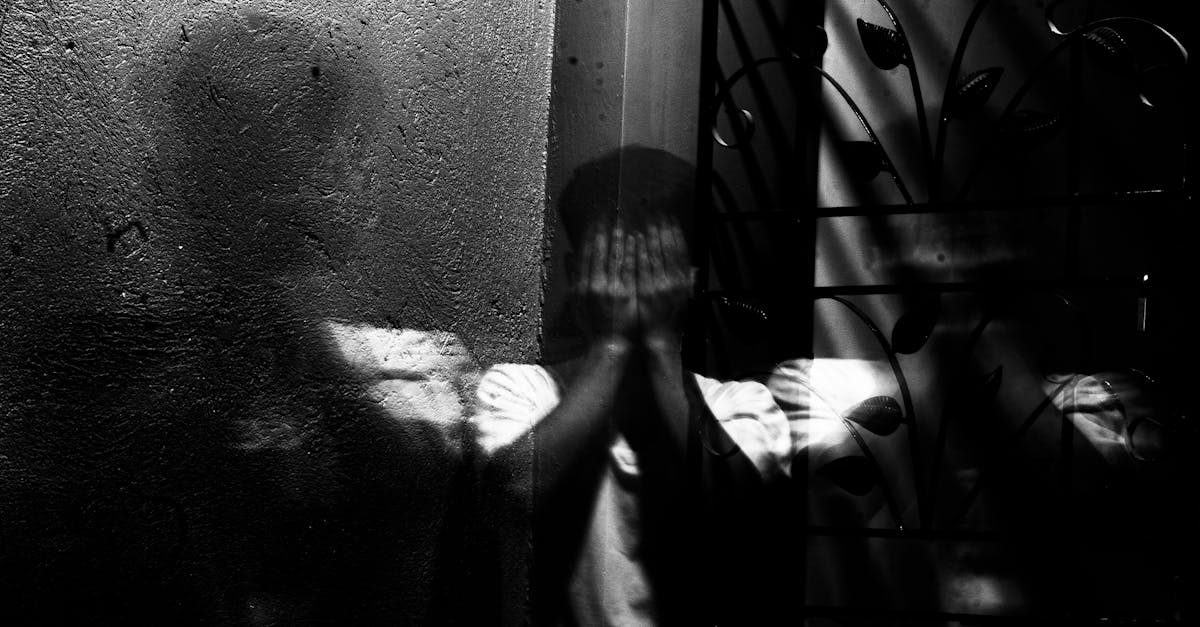 découvrez une série psychologique captivante qui explore les méandres de l'esprit humain, entre suspense, tension et révélations surprenantes. plongez dans une intrigue fascinante où chaque épisode vous tient en haleine et vous pousse à réfléchir sur la nature de la perception et des relations humaines.