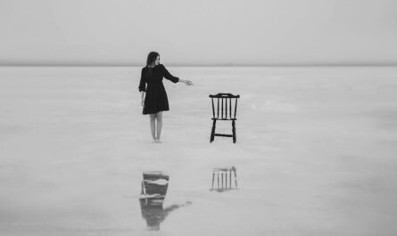 découvrez le concept d'emptiness, un état d'esprit et de ressenti qui explore les thèmes de la vacuité, de l'introspection et de la recherche de sens. plongez dans une réflexion profonde sur l'absence et le vide existentiel, et comment ces notions peuvent mener à une transformation personnelle et à une nouvelle compréhension de soi.