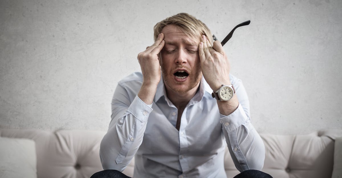 découvrez les causes, symptômes et traitements de la dépression. apprenez comment reconnaître les signes et trouver des ressources pour vous ou vos proches. ne restez pas seul face à cette maladie.
