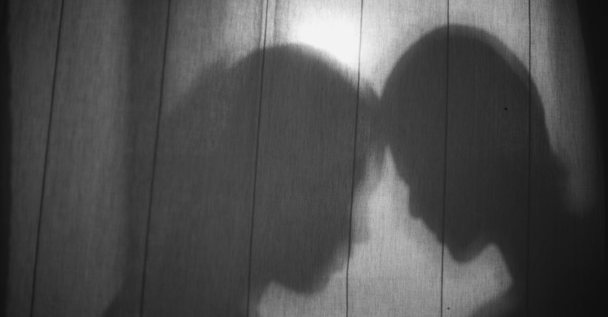 découvrez comment la peur de l'amour influence nos relations et notre bien-être. plongez dans les mécanismes psychologiques qui nous poussent à fuir l'intimité et explorez des pistes pour surmonter cette appréhension afin de vivre des liens sincères et épanouissants.