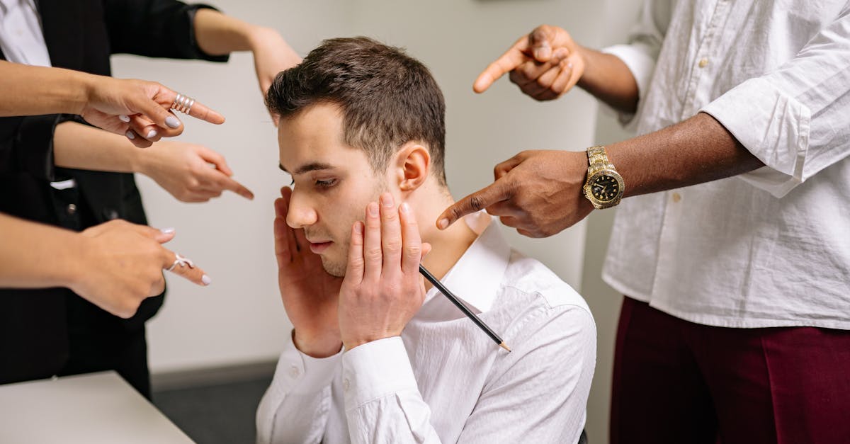 découvrez les signes et les effets de l'abus narcissique, une forme de manipulation émotionnelle qui peut entraîner des séquelles profondes. apprenez à reconnaître les comportements toxiques et à retrouver votre bien-être.