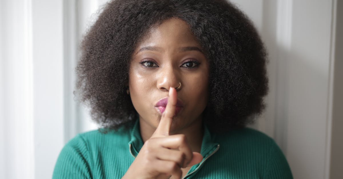 explorez le concept du silence à travers une réflexion profonde. découvrez ses bienfaits, son impact sur notre vie quotidienne et comment il peut devenir un outil de paix intérieure dans un monde toujours plus bruyant.