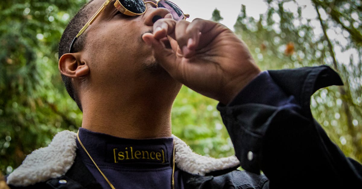 découvrez l'importance du silence dans notre vie quotidienne. explorez comment le calme peut favoriser la réflexion, la créativité et la sérénité, et apprenez à apprécier les moments de silence dans un monde souvent agité.