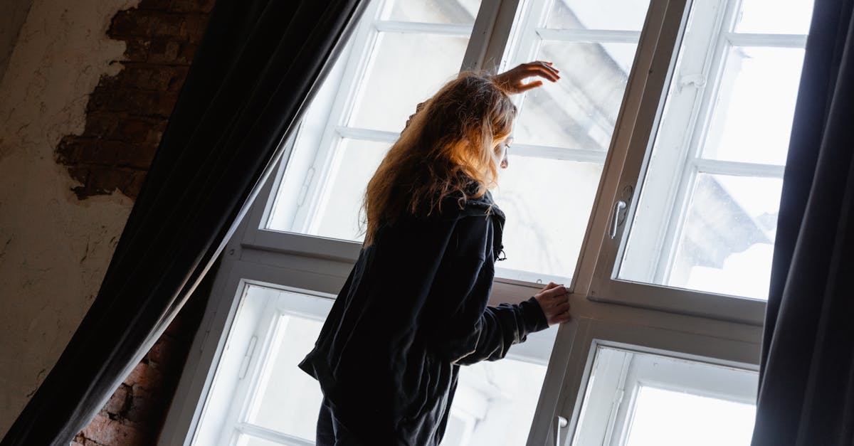 découvrez des stratégies efficaces pour surmonter les pensées négatives et améliorer votre bien-être mental. apprenez à transformer votre dialogue intérieur et à cultiver une attitude positive au quotidien.