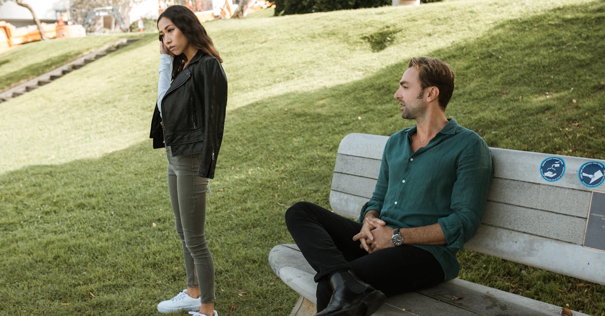 découvrez les enjeux de la dépendance émotionnelle, ses conséquences sur les relations personnelles et comment y remédier pour retrouver un équilibre affectif sain.