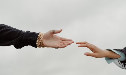 découvrez l'univers complexe des relations humaines. apprenez à naviguer à travers l'amour, l'amitié et les liens familiaux, tout en explorant les dynamiques qui façonnent nos interactions au quotidien.