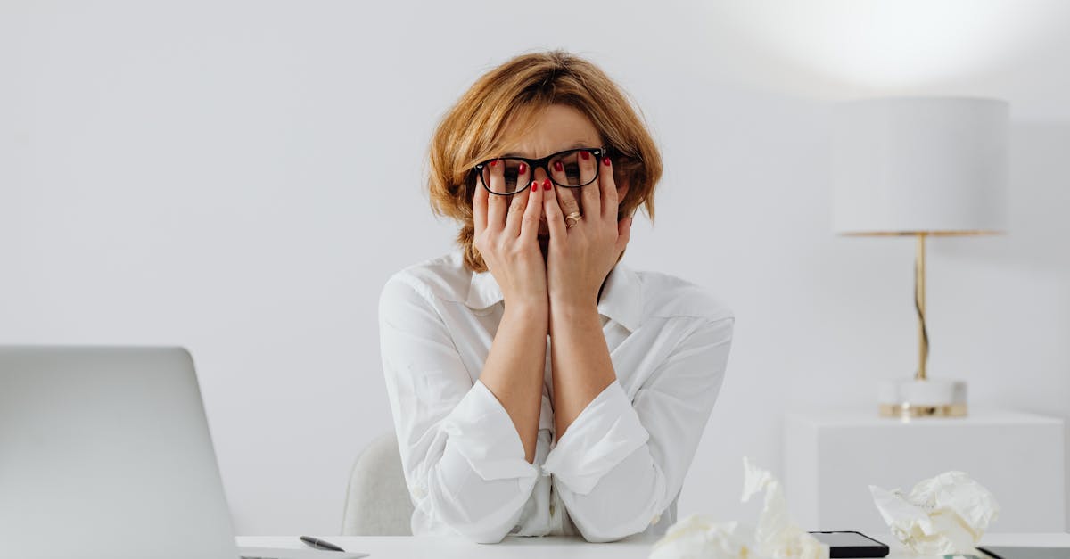 découvrez tout sur le burnout : ses causes, symptômes et solutions pour surmonter cette épuisement émotionnel. apprenez à reconnaître les signes avant-coureurs et à prendre soin de votre bien-être mental.