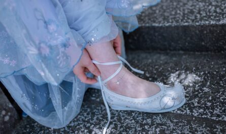 découvrez le syndrome de cendrillon, un phénomène psychologique où des individus, souvent des femmes, se sentent coincés dans des rôles dévalorisants et rêvent d'un sauveur pour les libérer. explorez ses causes, ses conséquences et des stratégies pour retrouver confiance en soi et autonomie.