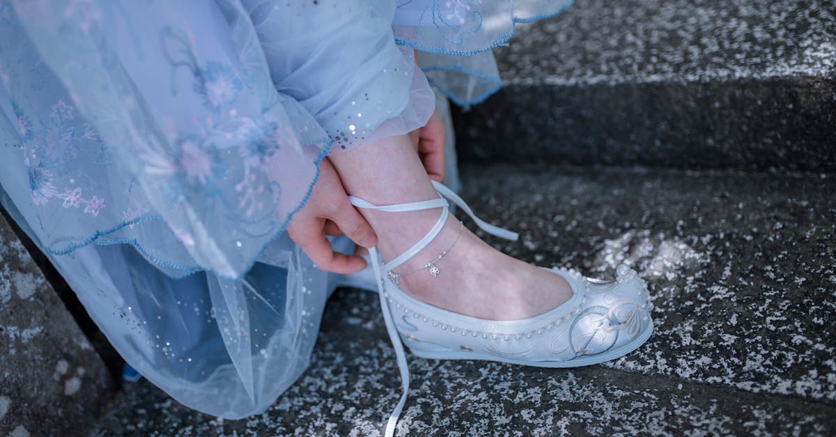 découvrez le syndrome de cendrillon, un phénomène psychologique où des individus, souvent des femmes, se sentent coincés dans des rôles dévalorisants et rêvent d'un sauveur pour les libérer. explorez ses causes, ses conséquences et des stratégies pour retrouver confiance en soi et autonomie.