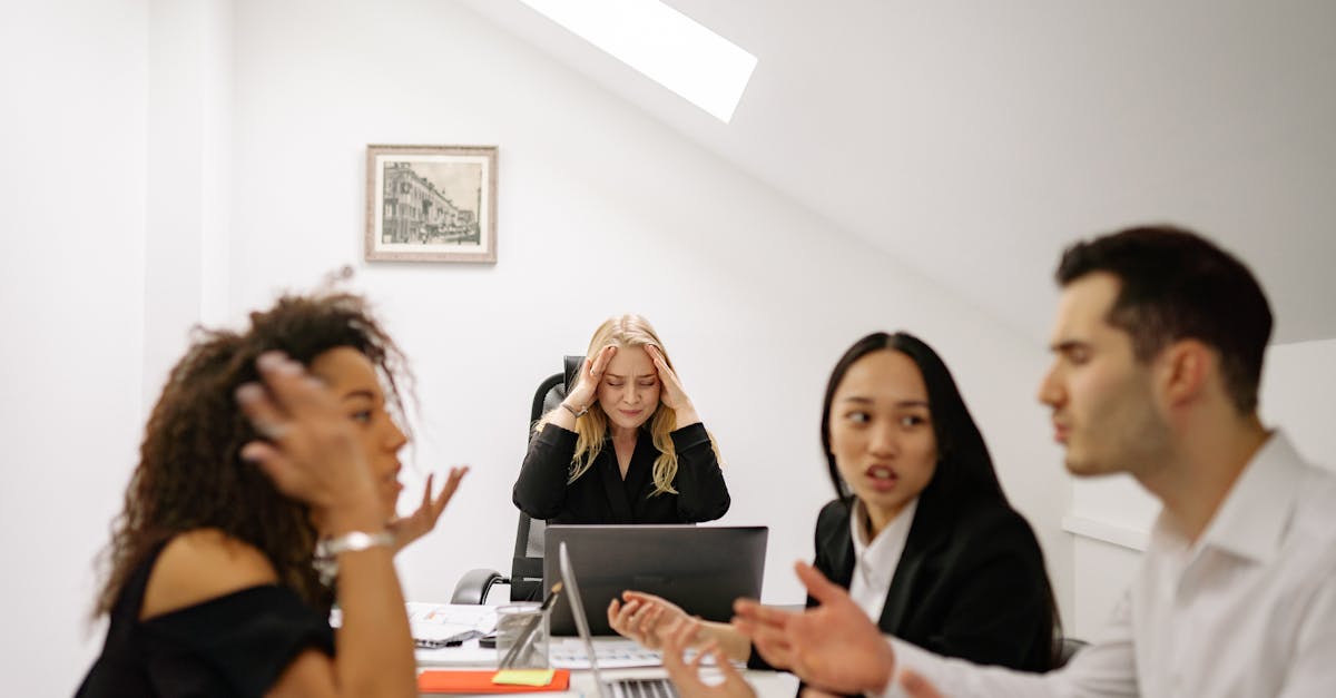 découvrez comment la dépression au travail affecte votre bien-être et votre productivité. apprenez à reconnaître les signes, à trouver du soutien et à améliorer votre environnement professionnel pour un mieux-être mental.