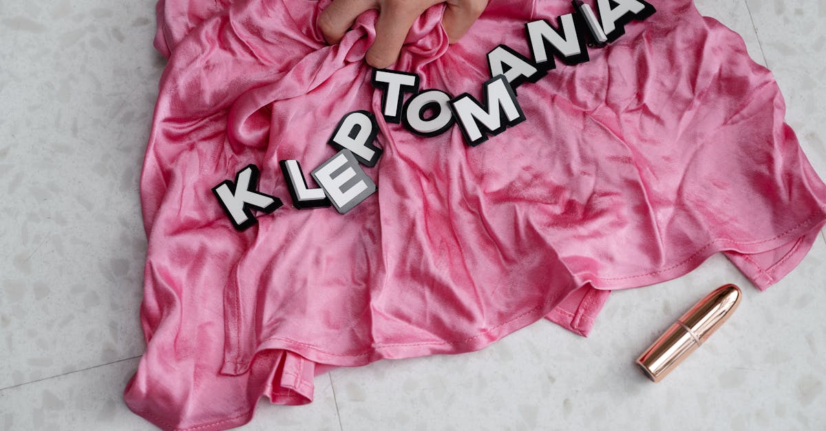 découvrez la kleptomanie, un trouble du comportement caractérisé par le besoin compulsif de voler des objets, souvent sans valeur. explorez les causes, les symptômes et les traitements de cette condition complexe qui affecte de nombreuses personnes.