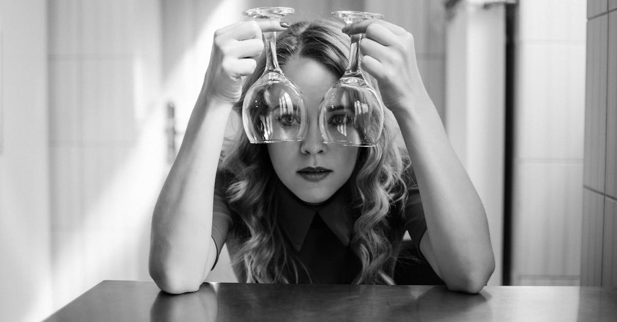 découvrez le concept de proxémique, l'étude des distances interpersonnelles et de leur impact sur la communication. apprenez comment les gestes, la posture et l'espace peuvent influencer nos interactions sociales.