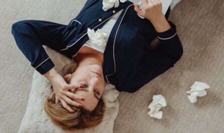 découvrez les causes et les symptômes de l'épuisement émotionnel, un état de fatigue psychologique intense qui peut affecter votre bien-être. apprenez à reconnaître les signes, à gérer le stress et à retrouver votre équilibre émotionnel.