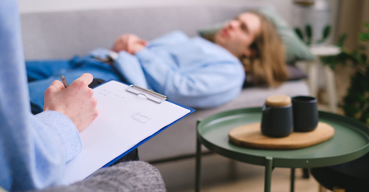 découvrez les fondements de la psychologie clinique, une discipline qui vise à comprendre et traiter les troubles psychologiques. apprenez les techniques utilisées par les professionnels pour aider les individus à améliorer leur bien-être mental et émotionnel.