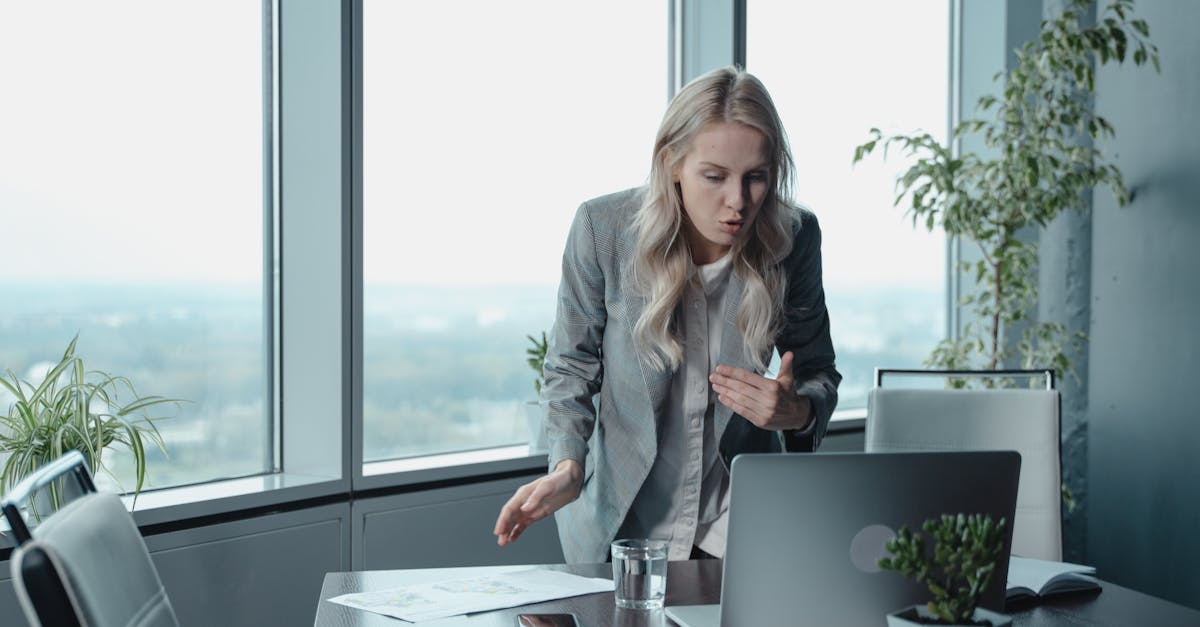découvrez comment gérer et comprendre la colère dans notre article dédié. apprenez des stratégies efficaces pour canaliser vos émotions et améliorer vos relations personnelles et professionnelles.