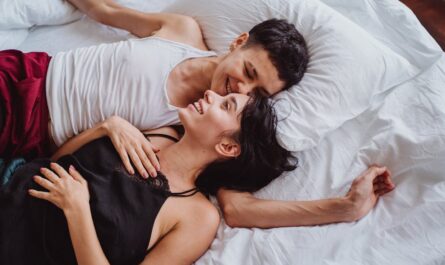 découvrez les clés d'une relation de couple épanouissante. apprenez à communiquer, à gérer les conflits et à renforcer les liens affectifs pour construire une relation solide et harmonieuse.