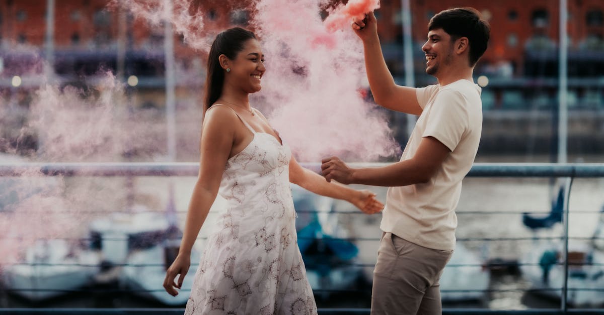 découvrez le phénomène du love bombing, une stratégie d'amour intense et envahissante qui peut nuire aux relations. apprenez à reconnaître les signes et à protéger votre bien-être émotionnel.