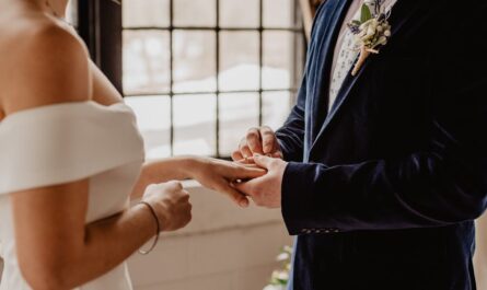 découvrez tout ce qu'il faut savoir sur le mariage : conseils de planification, tendances actuelles, idées de décoration et récits d'amour inspirants pour faire de votre grand jour un événement inoubliable.
