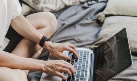 découvrez comment surmonter la procrastination et améliorer votre productivité. apprenez des stratégies efficaces pour vaincre la tendance à remettre les tâches à demain et retrouvez votre motivation au quotidien.