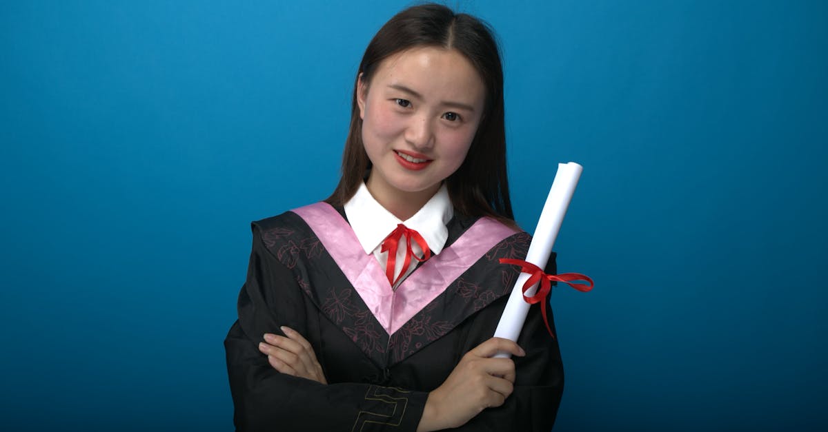 découvrez la triste réalité de la dépression souriante, un phénomène où les individus affichent un visage heureux tout en luttant intérieurement contre des sentiments de tristesse et d'anxiété. apprenez à reconnaître ses signes, ses causes et comment apporter du soutien à ceux qui en souffrent.