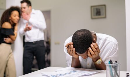 découvrez les causes, les symptômes et les solutions pour surmonter la détresse émotionnelle. apprenez à reconnaître les signes d'angoisse et de souffrance intime afin de mieux vous comprendre et trouver le soutien nécessaire pour améliorer votre bien-être mental.