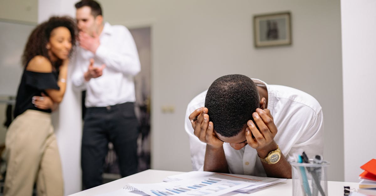 découvrez les causes, les symptômes et les solutions pour surmonter la détresse émotionnelle. apprenez à reconnaître les signes d'angoisse et de souffrance intime afin de mieux vous comprendre et trouver le soutien nécessaire pour améliorer votre bien-être mental.