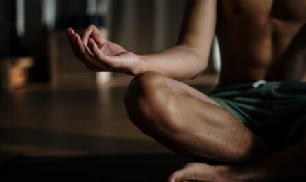 découvrez l'art du pardon de soi et apprenez à libérer le poids de la culpabilité pour retrouver la paix intérieure. explorez des techniques et des réflexions pour embrasser votre humanité et avancer vers un avenir positif.