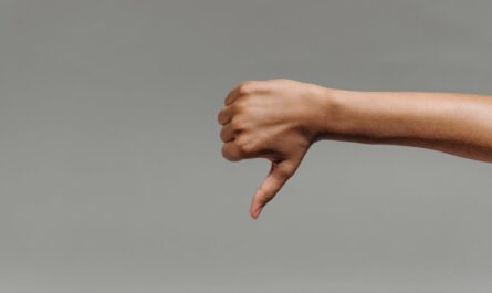 découvrez le pessimisme, cette tendance à voir le monde de manière négative. explorez ses origines, ses impacts sur le bien-être et comment cultiver une perspective plus optimiste.