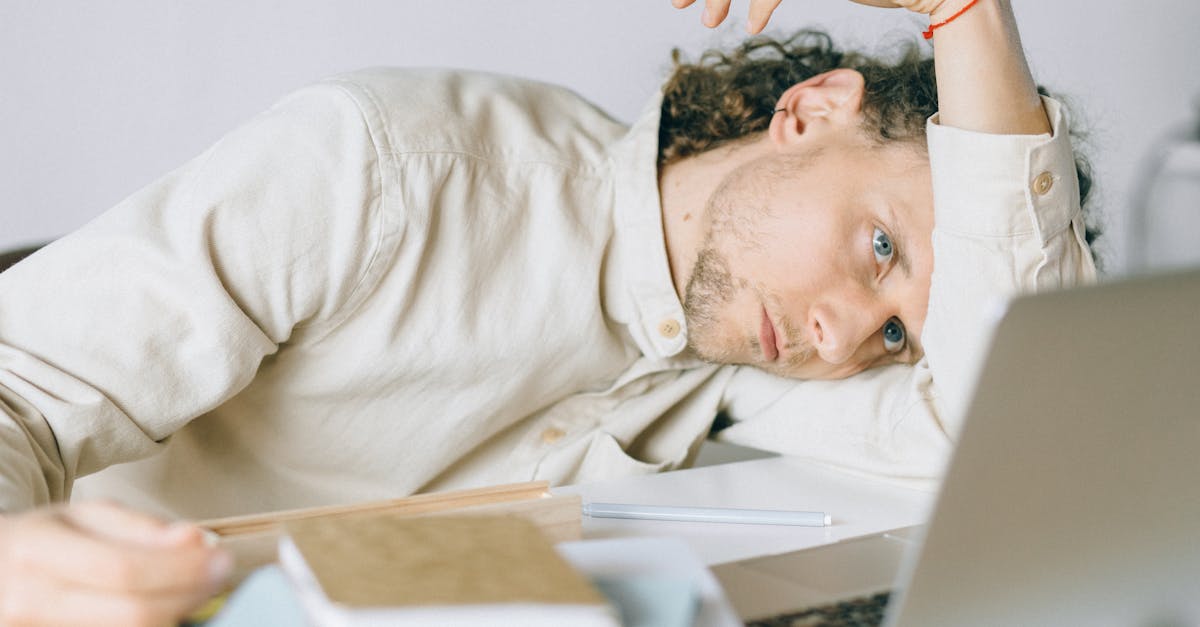 découvrez ce qu'est le burnout, ses symptômes et les meilleures stratégies pour le prévenir et s'en remettre. informez-vous sur les impacts du stress au travail et les moyens d'améliorer votre bien-être mental.