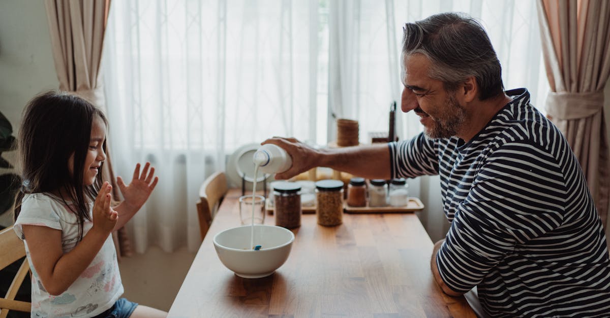 découvrez l'importance et la richesse de la relation entre un père et sa fille. explorez les liens uniques, les défis et les moments précieux qui forgent ce lien indéfectible à travers les âges et les expériences de vie.