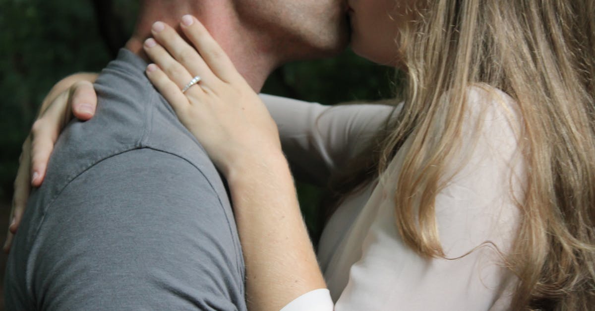 découvrez l'art du baiser : des conseils, des techniques et des histoires fascinantes sur cette expression d'amour intemporelle qui éveille les émotions et crée des souvenirs inoubliables.