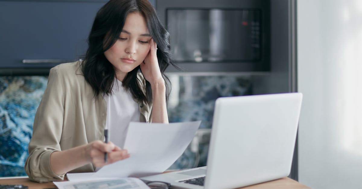 la dépression au travail affecte de nombreux employés et peut impacter la productivité et le bien-être. découvrez les signes de la dépression en milieu professionnel, des conseils pour la prévenir et des ressources pour obtenir de l'aide.