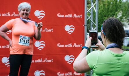 participez au happiness marathon, une expérience unique alliant course et bien-être. découvrez des activités inspirantes, des ateliers de développement personnel et des moments de joie partagés pour célébrer la vie et la positivité. rejoignez-nous pour un parcours de bonheur inoubliable !