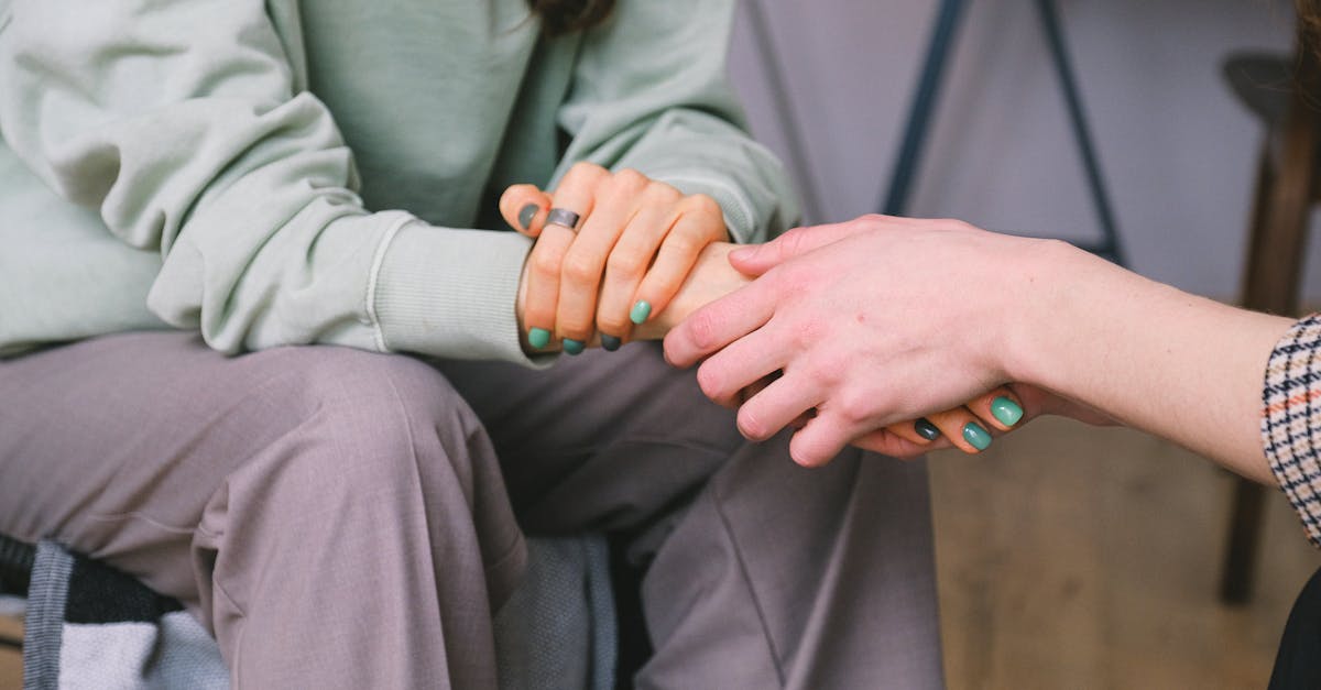 découvrez le rôle essentiel du psychologue judiciaire, un expert qui allie psychologie et justice pour évaluer les comportements criminels, assister les tribunaux et contribuer à la réhabilitation des délinquants. apprenez-en davantage sur leurs méthodes, études de cas et impact sur le système judiciaire.