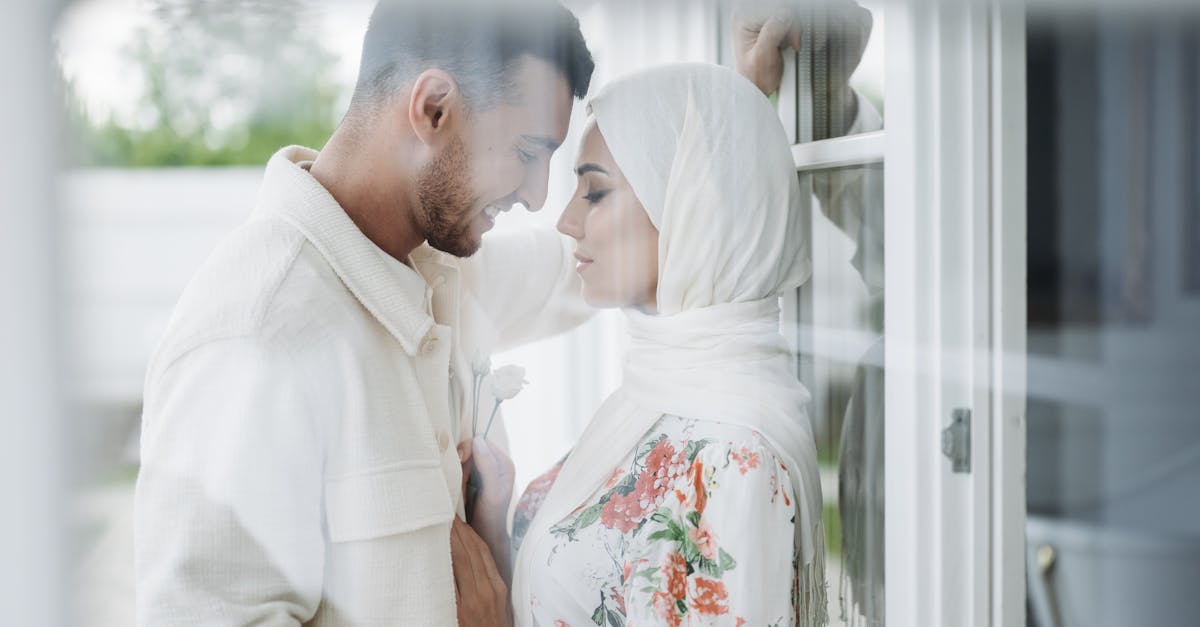 découvrez comment évaluer la compatibilité amoureuse entre vous et votre partenaire grâce à notre guide complet. explorez les signes du zodiaque, les traits de personnalité et des conseils pratiques pour renforcer votre relation.