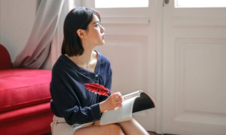 découvrez l'art de la mindfulness, une pratique qui vous aide à vivre pleinement l'instant présent. apprenez des techniques pour réduire le stress, améliorer votre bien-être et développer une conscience accrue grâce à la méditation et à des exercices simples au quotidien.