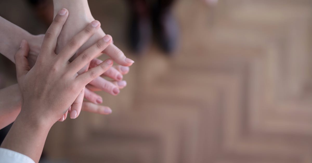 découvrez l'importance de la confiance dans les relations personnelles et professionnelles. apprenez comment instaurer et maintenir la confiance pour favoriser des interactions authentiques et durables.