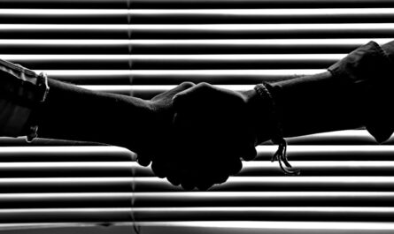 découvrez le concept de confiance, essentiel dans les relations personnelles et professionnelles. exploitez son impact sur la communication, la collaboration et le succès à long terme.