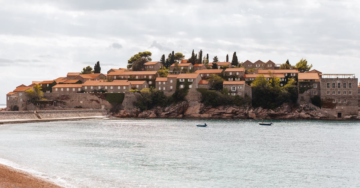 découvrez les balkans, une région riche en histoire, culture et paysages à couper le souffle. explorez des pays fascinants, savourez des cuisines variées et plongez-vous dans la diversité des traditions locales. parfait pour les aventuriers et les amateurs d'histoire !