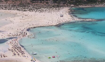 découvrez la beauté et la richesse culturelle de la crète, l'une des plus grandes îles de grèce, célèbre pour ses plages magnifiques, ses sites archéologiques fascinants et sa délicieuse cuisine méditerranéenne. partez à l'aventure et explorez cette destination enchanteresse.