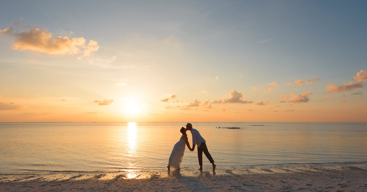 découvrez des destinations de rêve pour votre lune de miel, où romance et aventure se rencontrent. profitez de moments inoubliables avec votre partenaire dans des lieux enchanteurs, des plages paradisiaques aux escapades en montagne. planifiez le voyage de vos rêves et créez des souvenirs précieux ensemble.