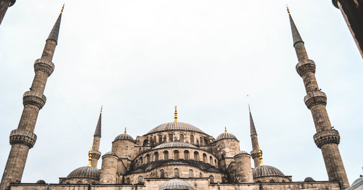 découvrez le tourisme musulman : explorez des destinations enrichissantes qui respectent vos croyances et traditions. profitez de séjours adaptés, cuisine halal, lieux de prière et immersion culturelle pour une expérience inoubliable.