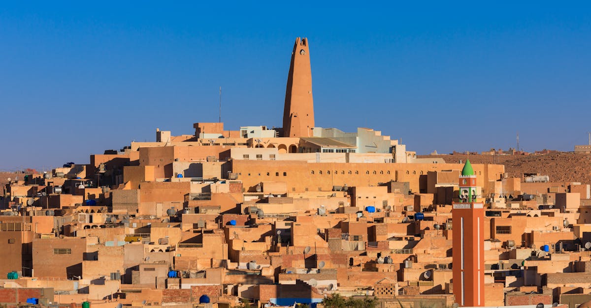 découvrez m'zab, une destination fascinante alliant culture, histoire et paysages époustouflants. plongez dans l'authenticité de cette région riche en traditions et vivez une expérience inoubliable au cœur de ses merveilles.