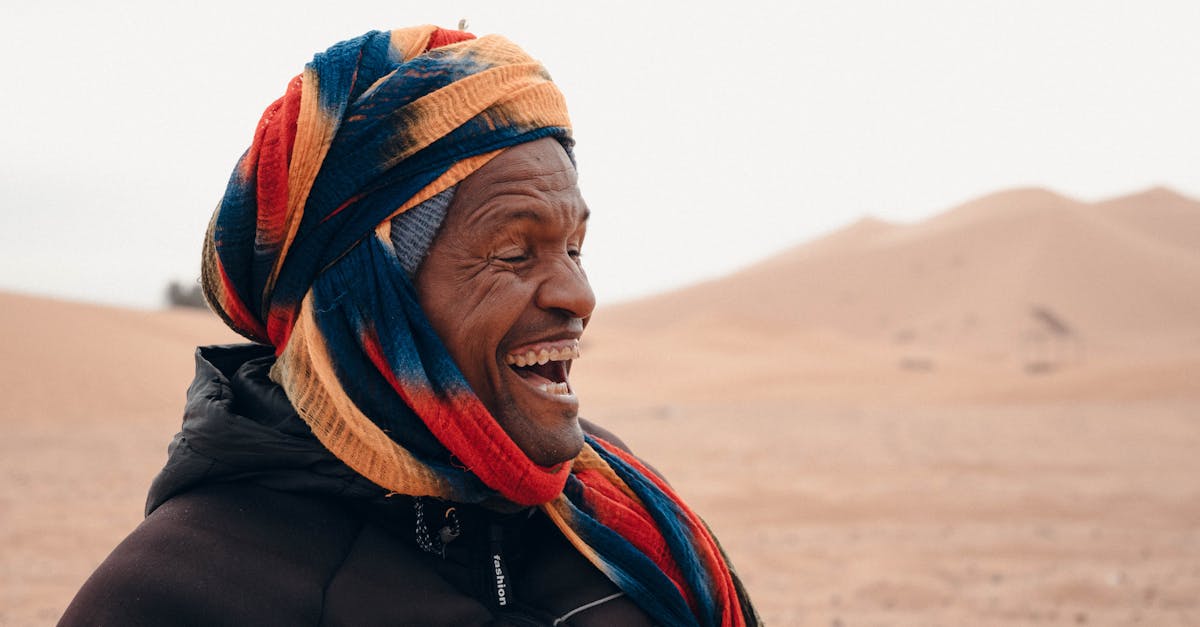 découvrez oman, un pays fascinant du moyen-orient, connu pour ses paysages spectaculaires, sa riche culture et son hospitalité. explorez ses dunes majestueuses, ses montagnes majestueuses et ses plages paradisiaques tout en découvrant l'histoire et les traditions locales.