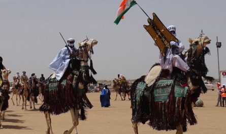 découvrez le sahara festival, une célébration unique des cultures sahariennes, alliant musique, art, et traditions ancestrales au cœur du grand désert. rejoignez-nous pour vivre des performances envoûtantes, des ateliers créatifs et une ambiance festive inoubliable.