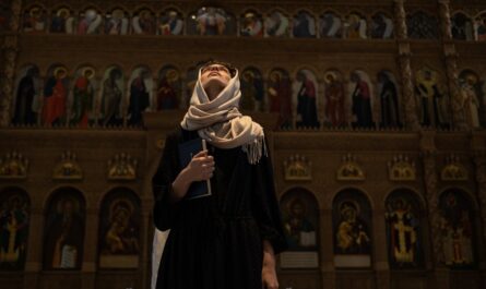 découvrez l'univers fascinant des saints : leurs histoires, leurs miracles et leur influence à travers les âges. plongez dans la spiritualité et la foi qui ont marqué des millions de vies.