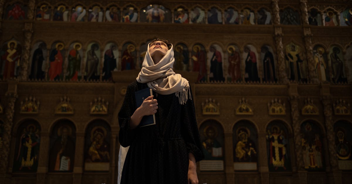 découvrez l'univers fascinant des saints : leurs histoires, leurs miracles et leur influence à travers les âges. plongez dans la spiritualité et la foi qui ont marqué des millions de vies.