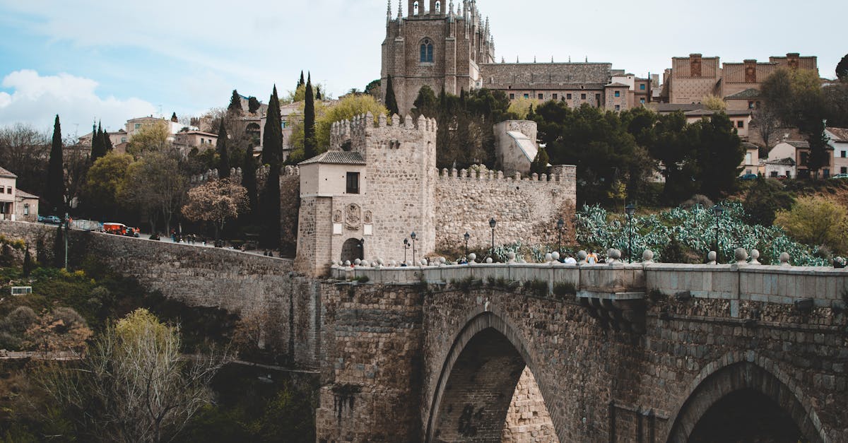 découvrez l'espagne, un pays riche en culture, en histoire et en paysages époustouflants. explorez ses charmantes villes, savourez sa cuisine délicieuse et laissez-vous séduire par ses plages ensoleillées et son ambiance festive.