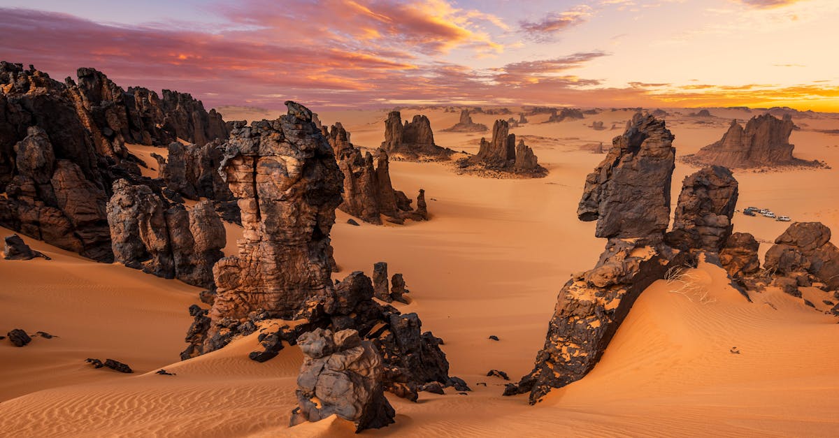 découvrez tamanrasset, une perle du désert algérien, où la culture touareg rencontre des paysages époustouflants. explorez ses montagnes majestueuses, ses dunes dorées et plongez dans l'authenticité de la vie nomade au cœur du sahara.