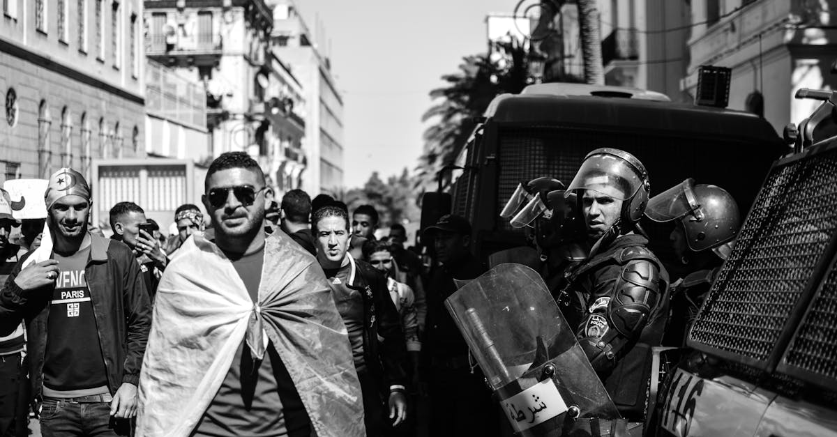 découvrez l'algérie, un pays riche en histoire, en culture et en paysages époustouflants. explorez ses vastes déserts, ses montagnes majestueuses et ses villes vibrantes, tout en plongeant dans la diversité de sa cuisine et de ses traditions.